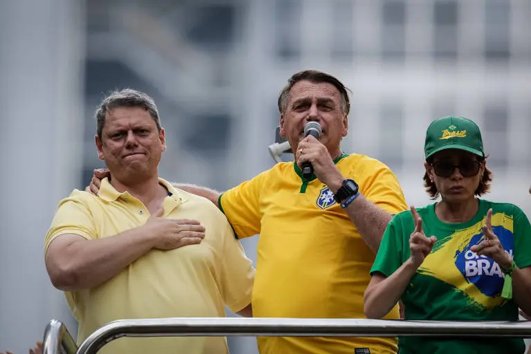 Jair Bolsonaro não tem condições físicas para prisão comum