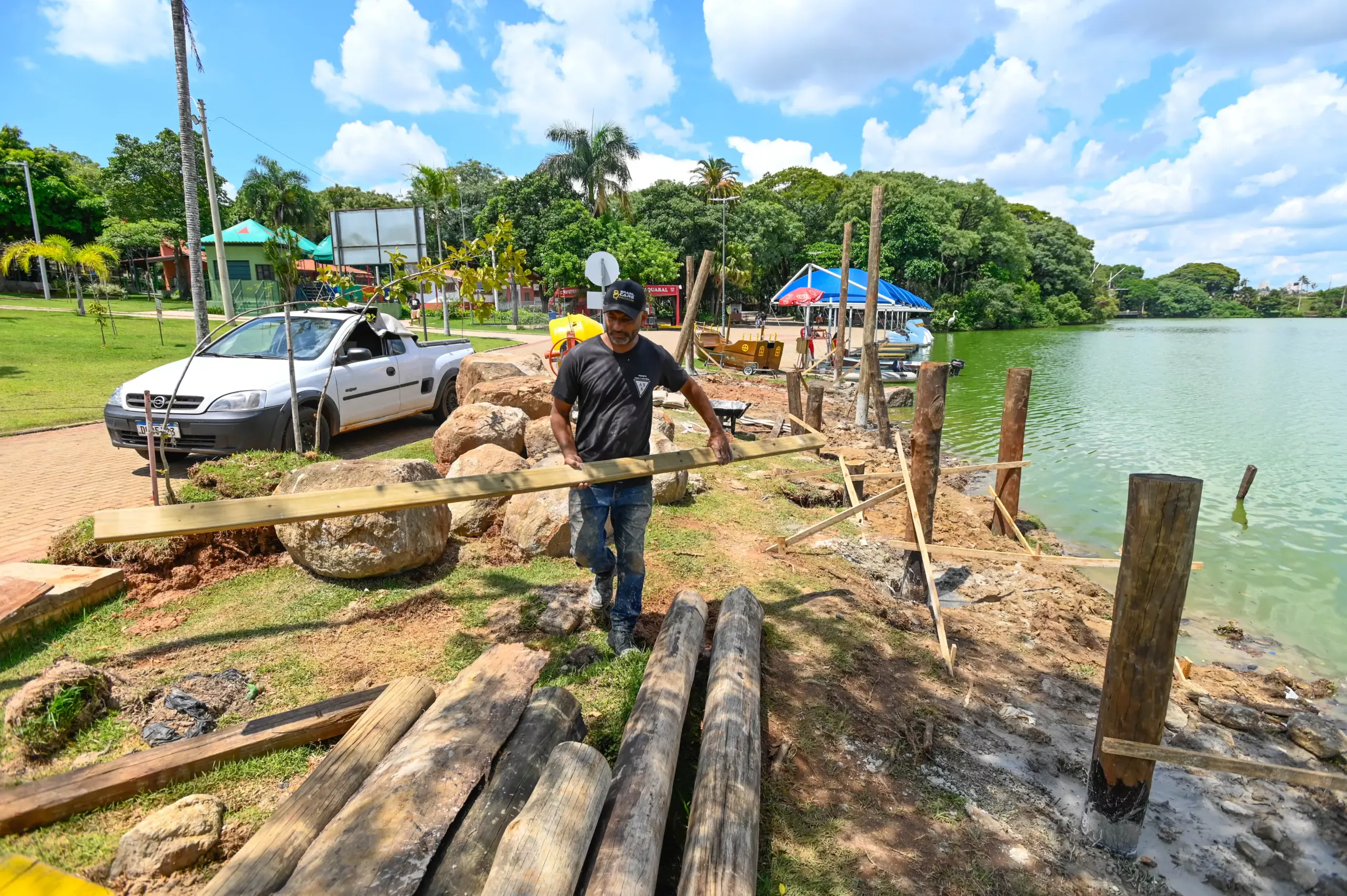 carrinhos flutuantes na Lagoa do Taquaral