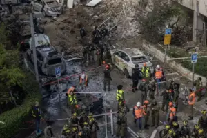 Irã lança mísseis contra Israel