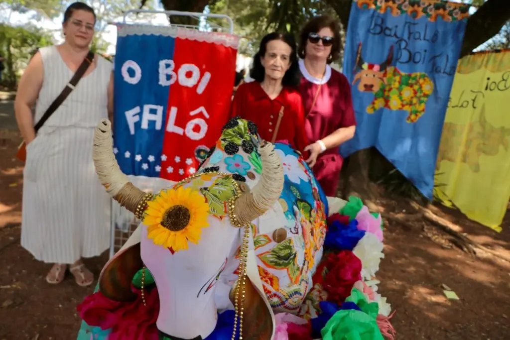 Festa do Boi Falô com macarronada sendo servida em Barão Geraldo Campinas