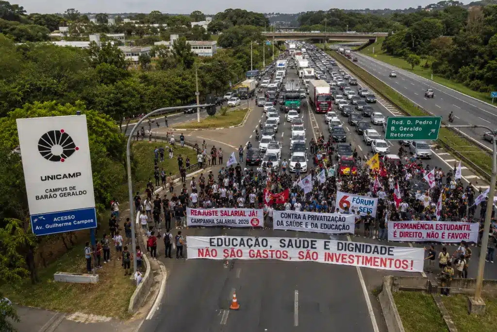 protesto na D. Pedro I causando trânsito em Campinas