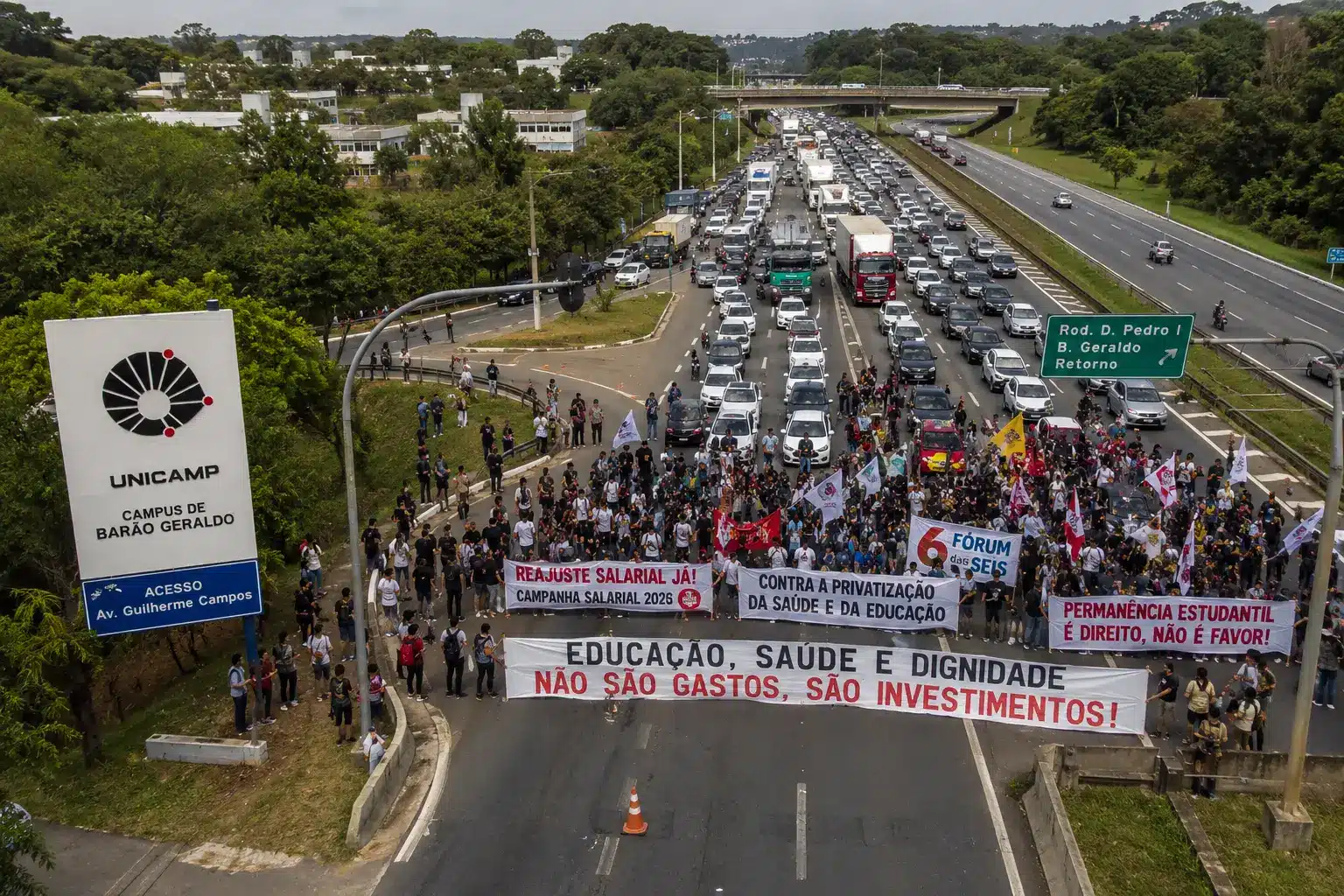 protesto na D. Pedro I causando trânsito em Campinas